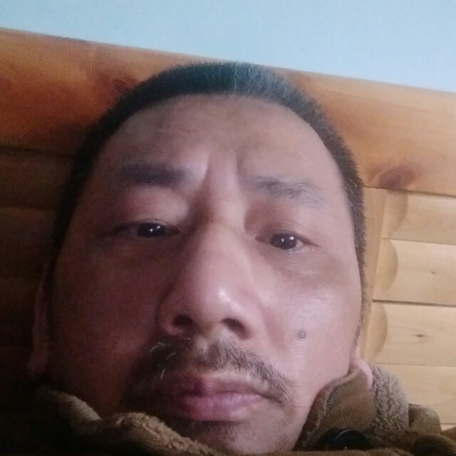 大叔单身一人的照片