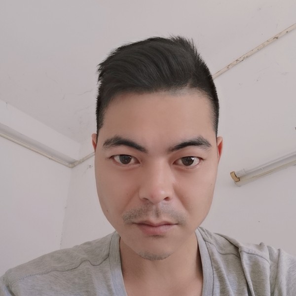 不安倾心身影的照片
