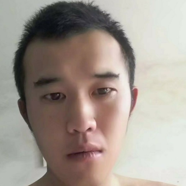 无奈微笑面对你的照片