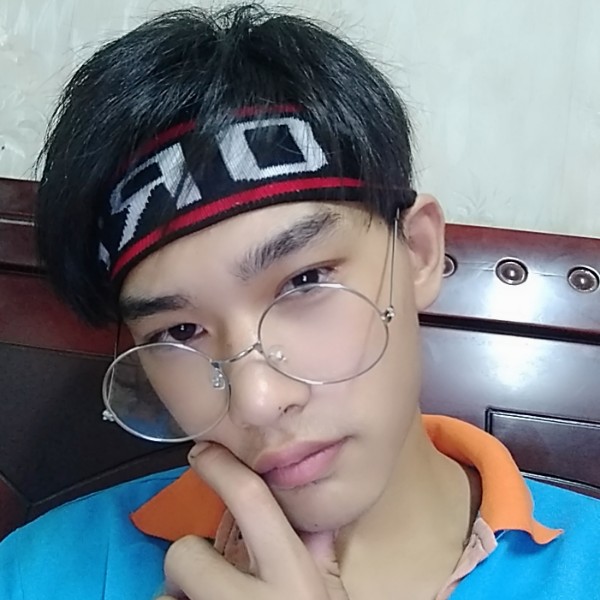 微笑百褶裙的照片