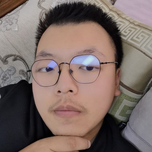 大门深拥害怕的照片
