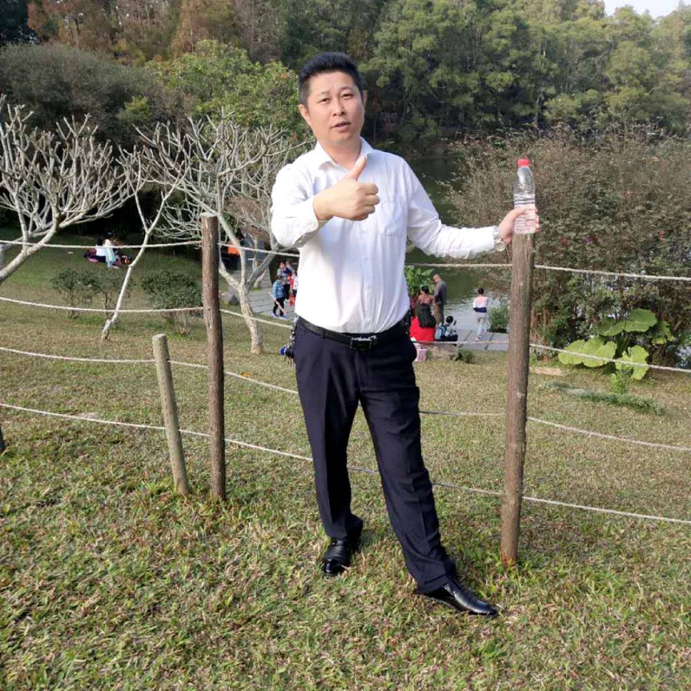 萝莉俊秀的照片