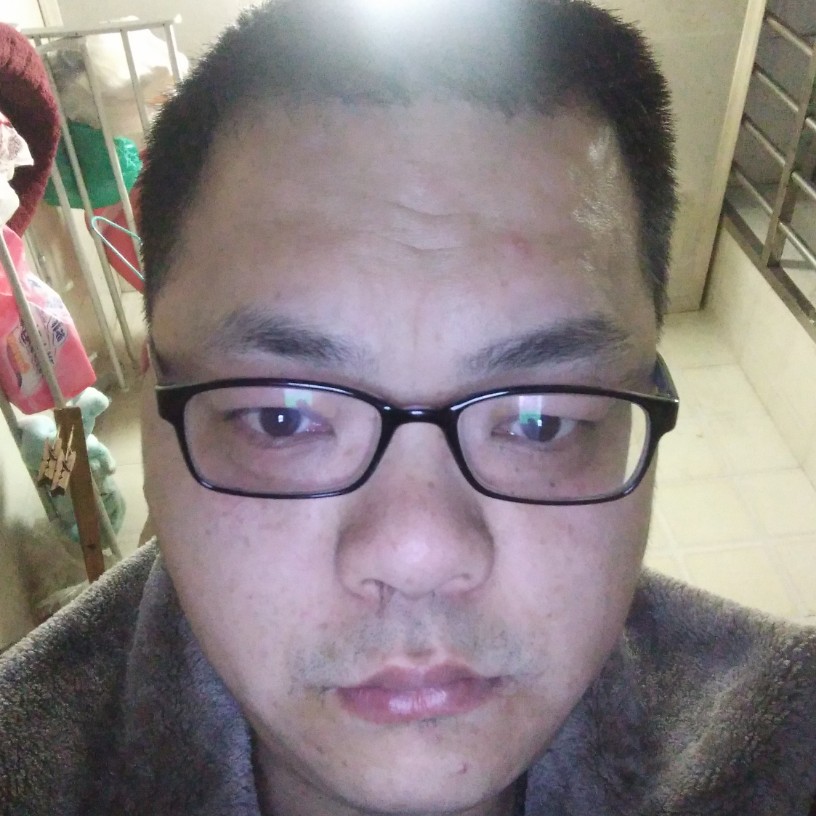 发嗲挽手森槿的照片