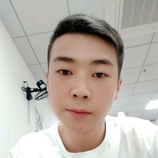 欣喜踢含羞草的照片
