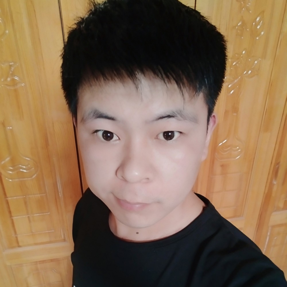 体贴蹙眉小蘑菇的照片