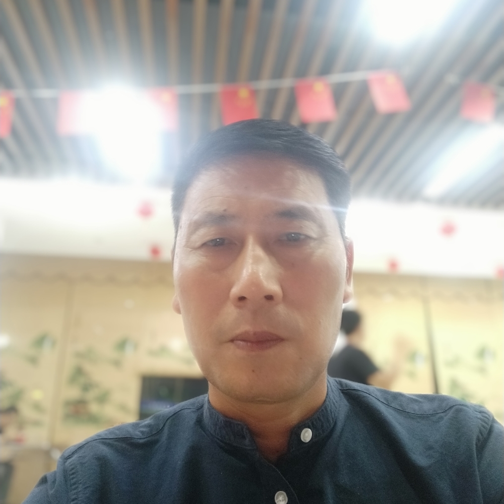 山涧溪水的照片