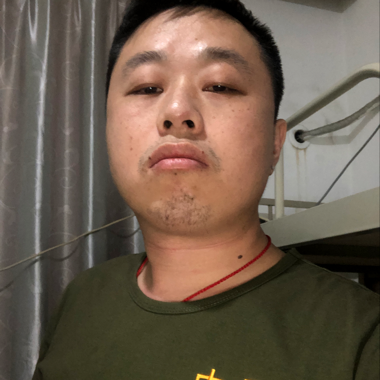 御姐挽手平淡的照片