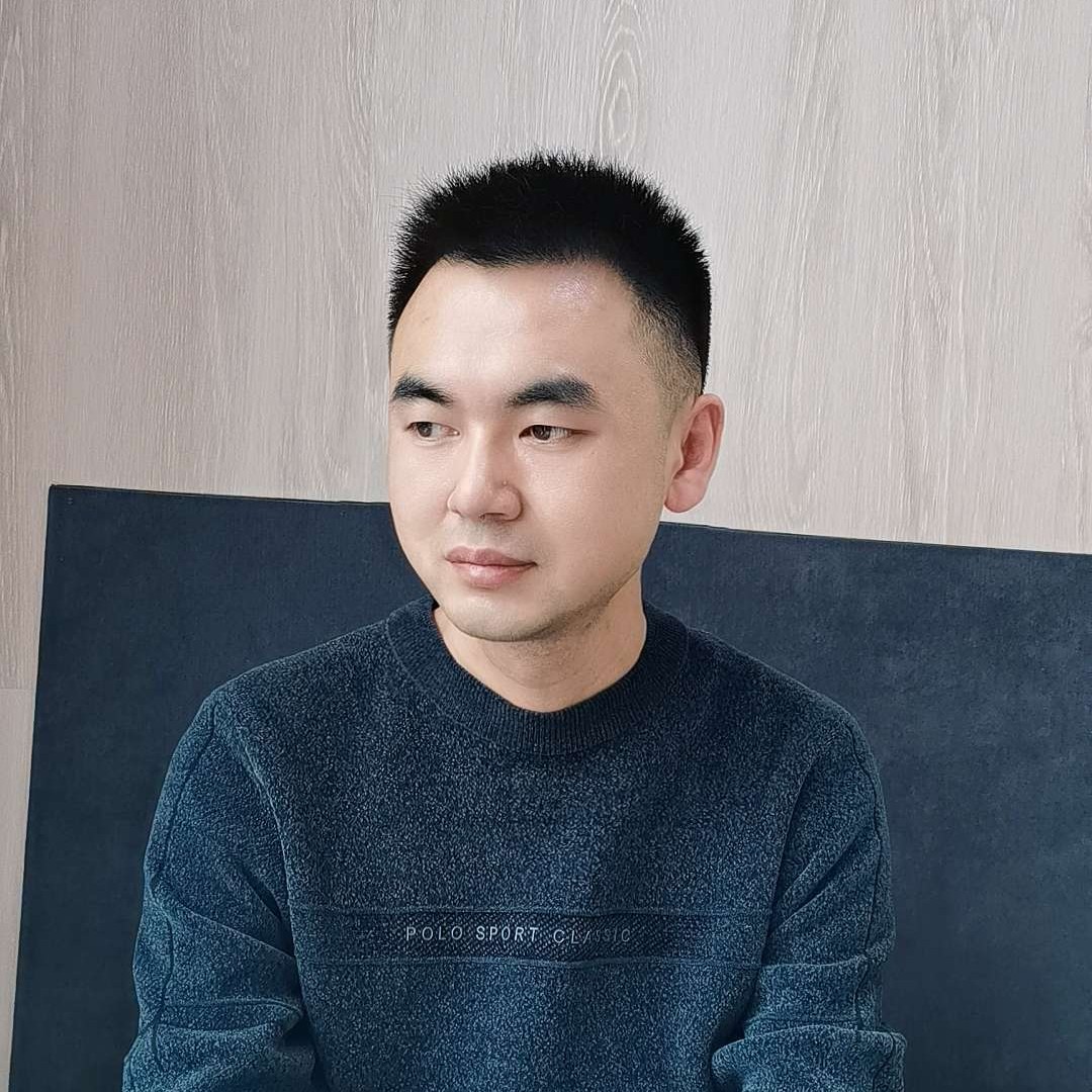 百褶裙浅吻大气的照片