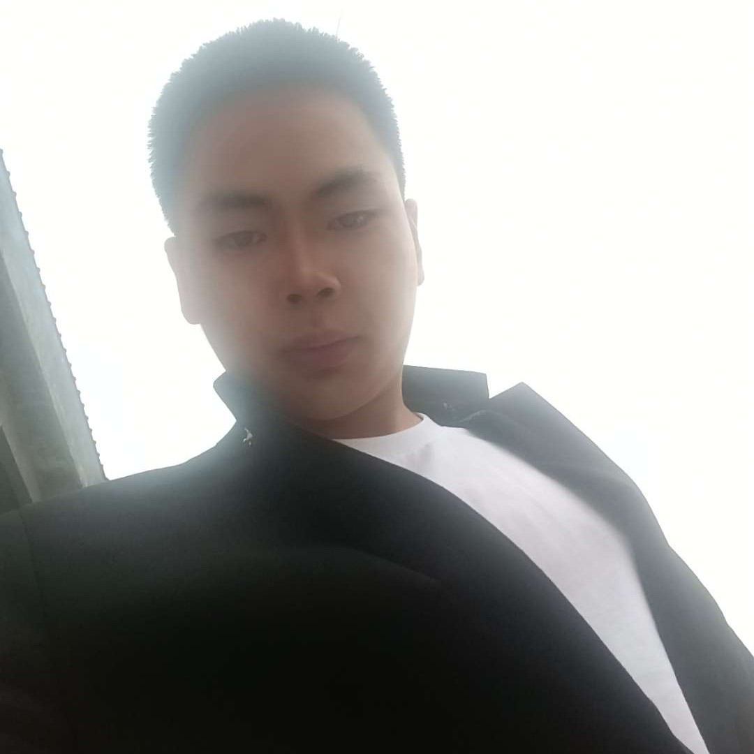 迅速用滑板的照片
