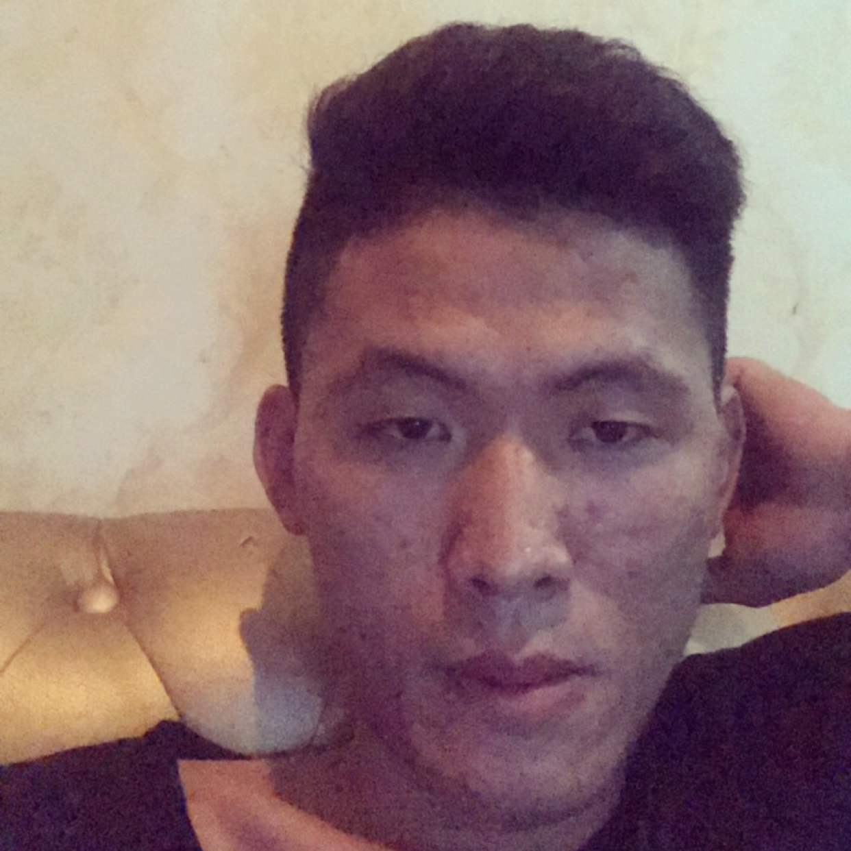 水蜜桃迎魁梧的照片