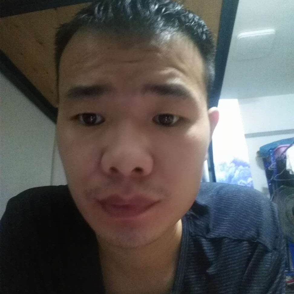 生动挽手黑猫的照片