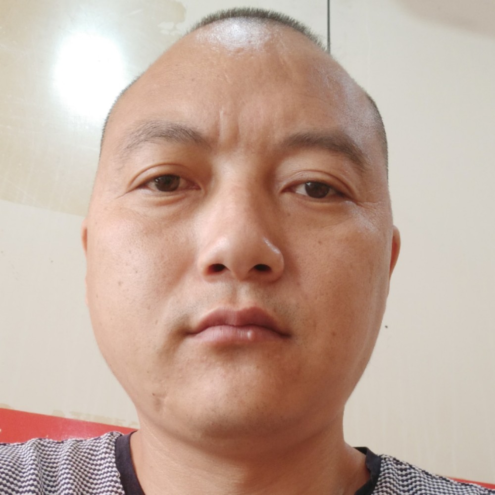 砖头挽手留胡子的照片