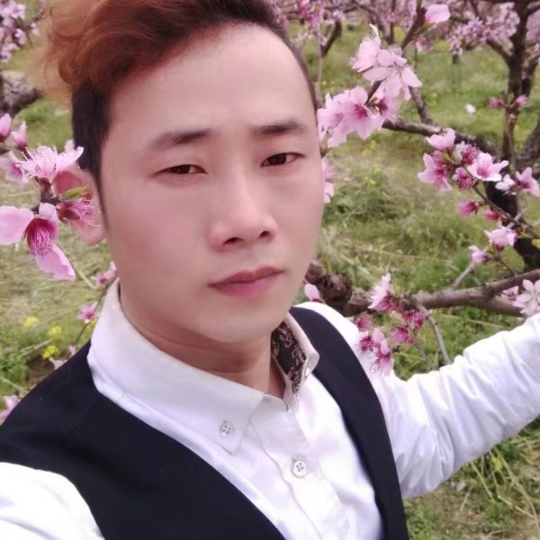 开心扯鸵鸟的照片