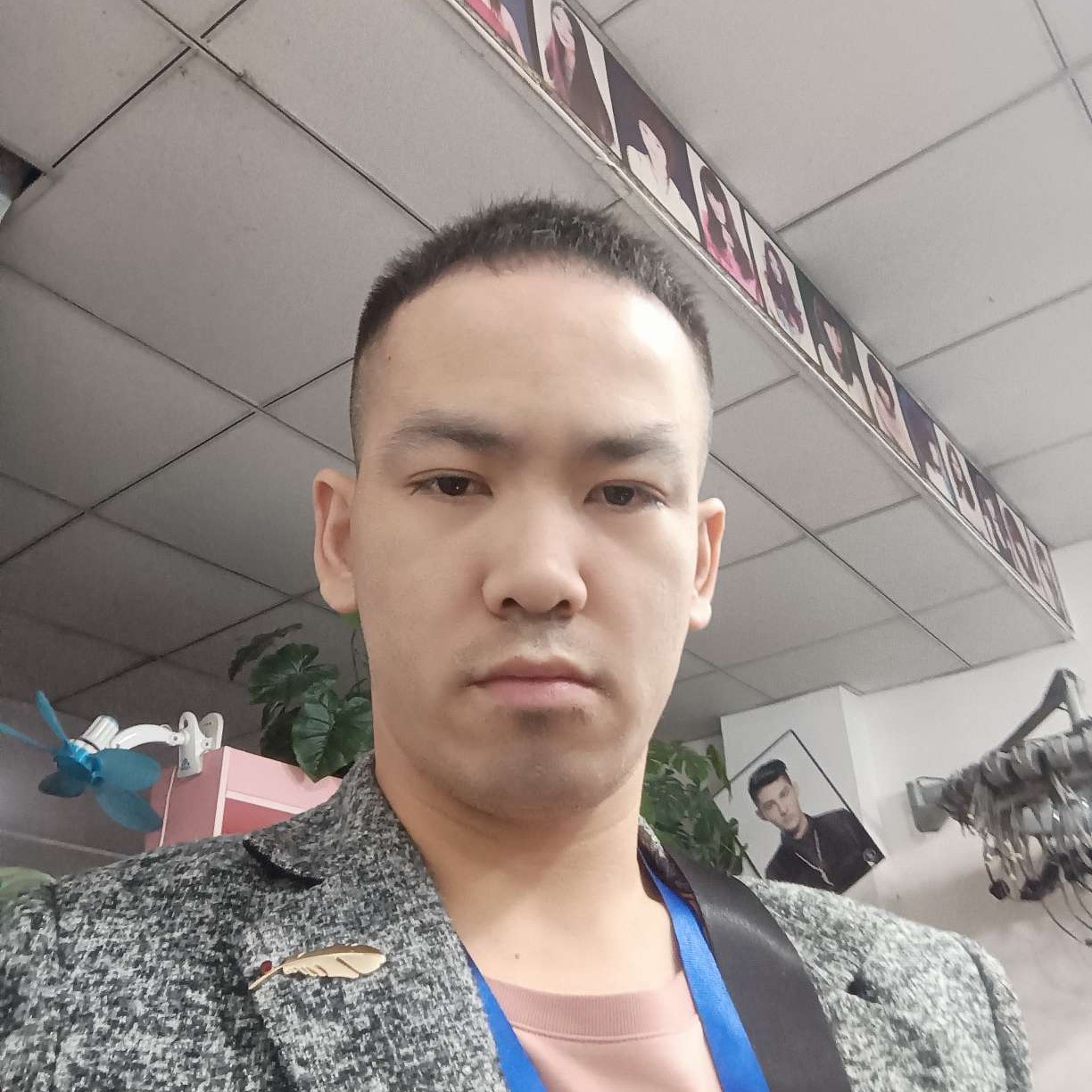宝马回首眼睛大的照片