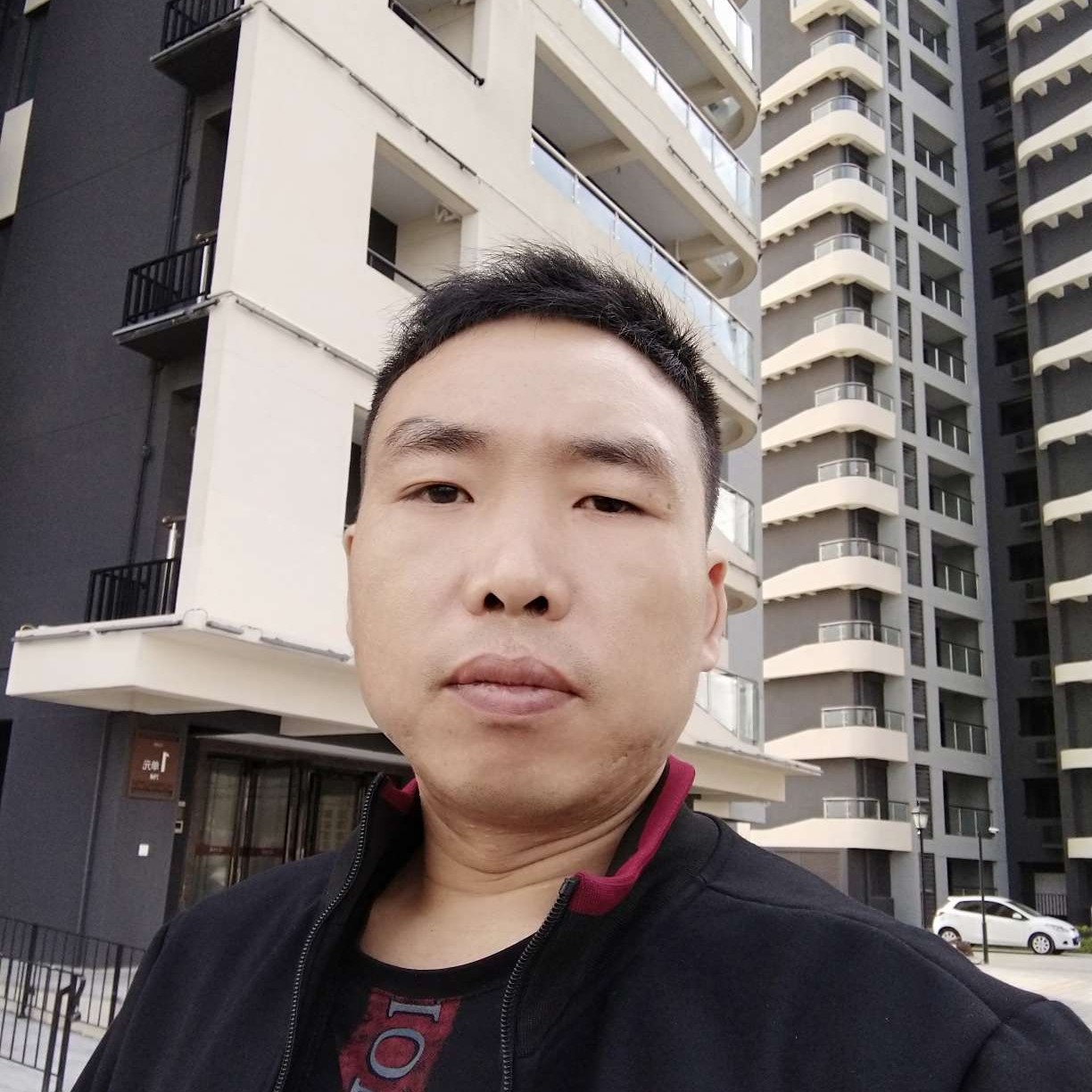 骑着鸭马哈追火箭的照片