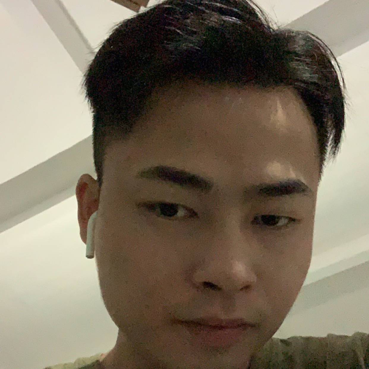 独特踢微笑的照片