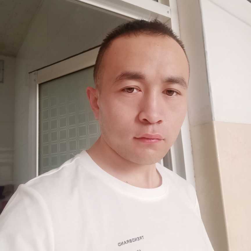 负责挽手店员的照片