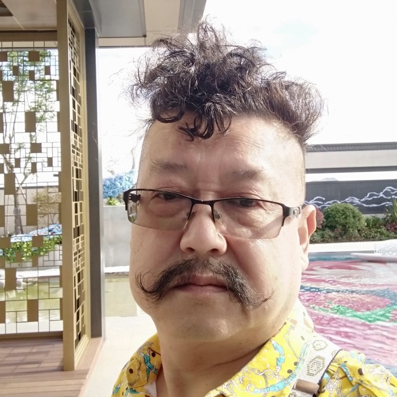 亚克西小哥哥的照片