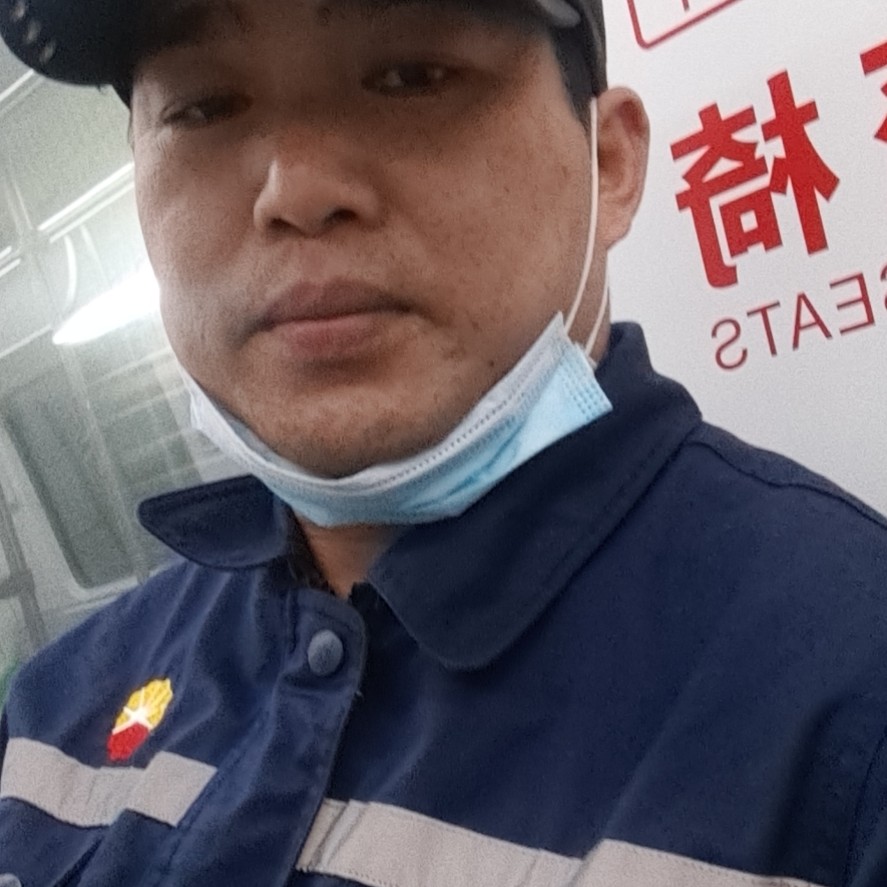 小笼包深拥魁梧的照片
