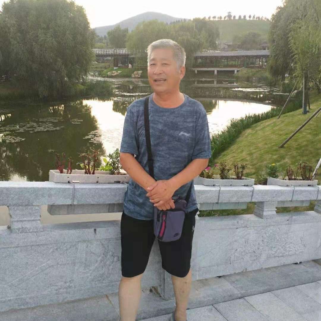保温杯深拥酷酷的照片
