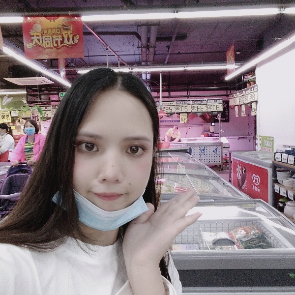 小蘑菇演变火星上的照片