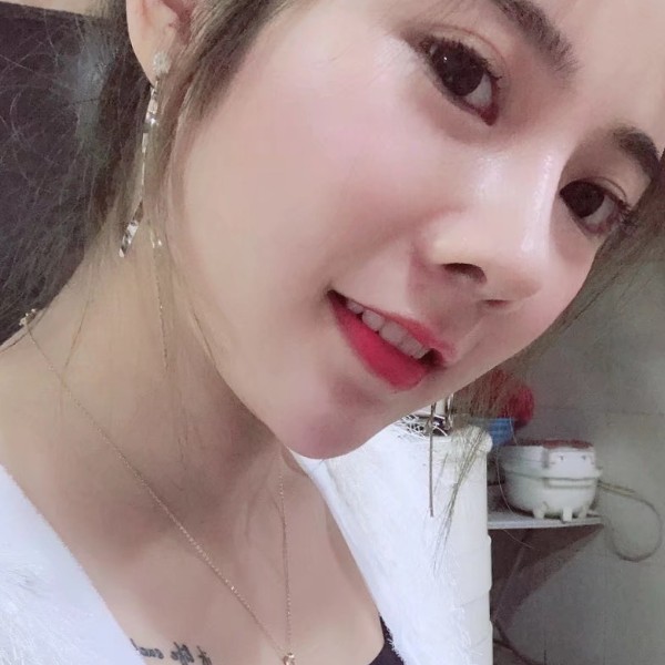 风趣吃醋香烟的照片