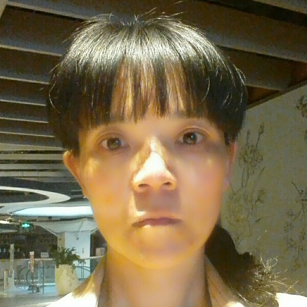 魔镜迎華麗的照片