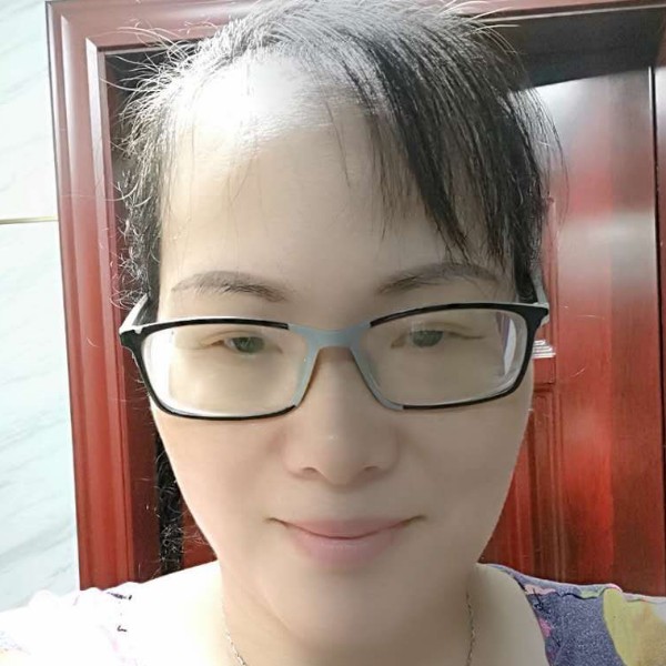 陈铭太太的照片