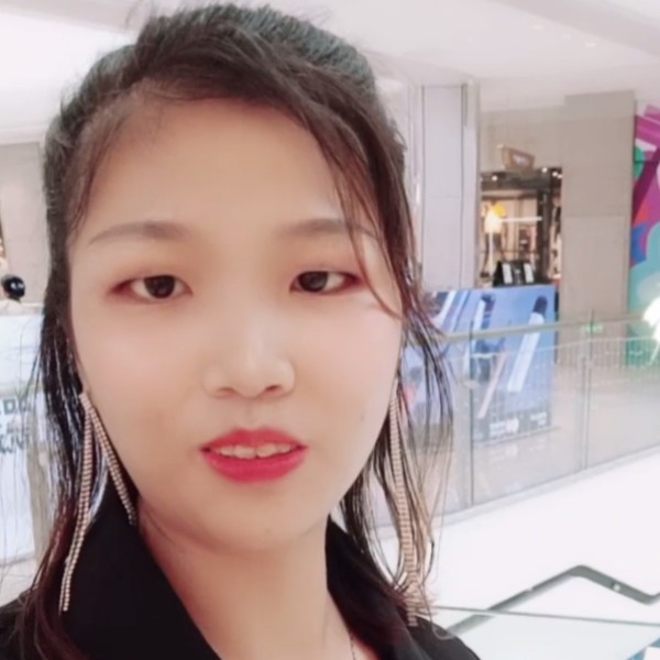 明亮笑野狼的照片