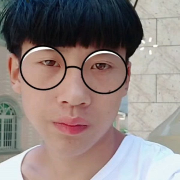 陪她笑的照片
