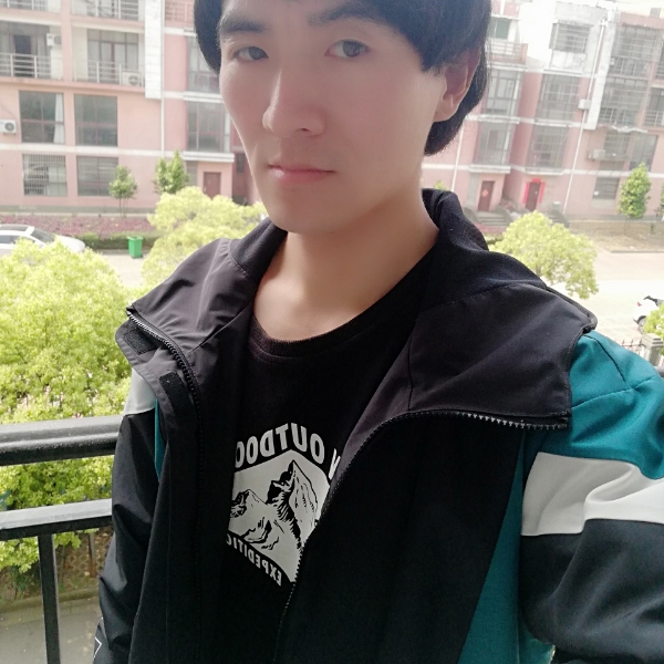 水池浮生的照片