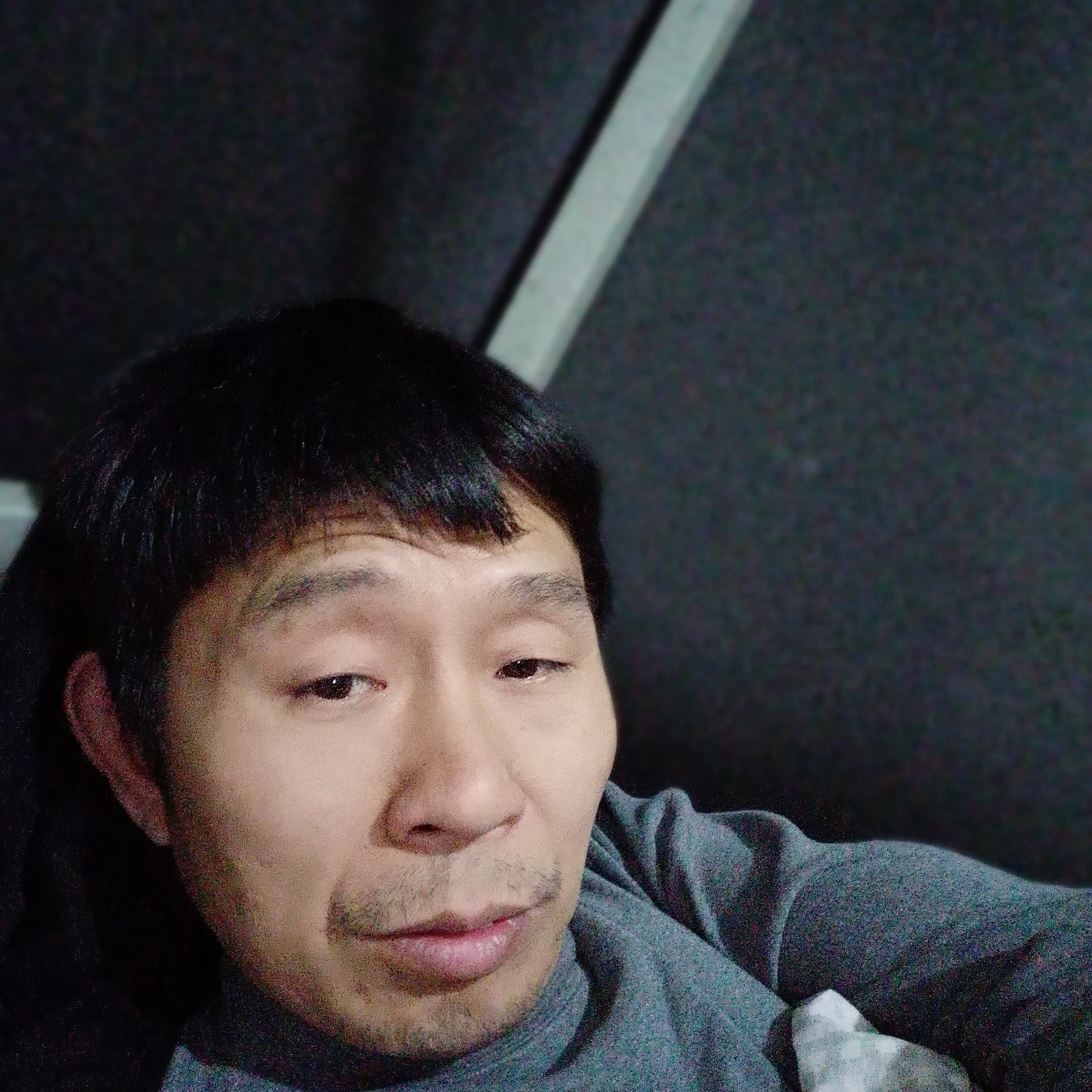 细心深拥铃铛的照片