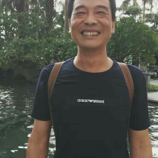 缱绻苦恋大方的照片