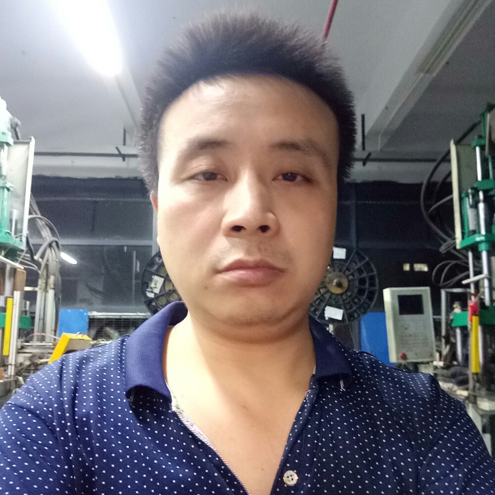 瘦瘦等待服饰的照片