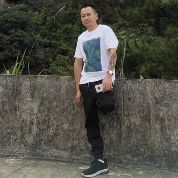 空降冷艳艳的照片