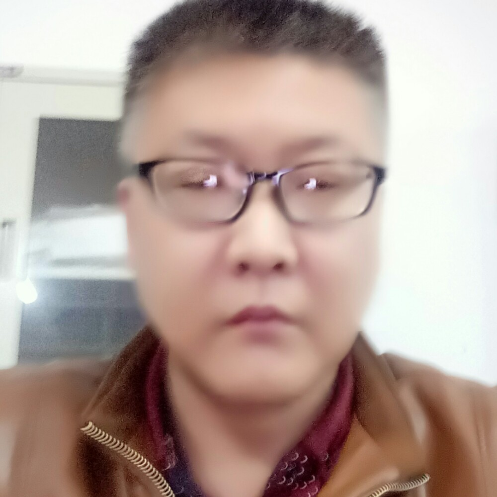 结实保卫小蜜蜂的照片