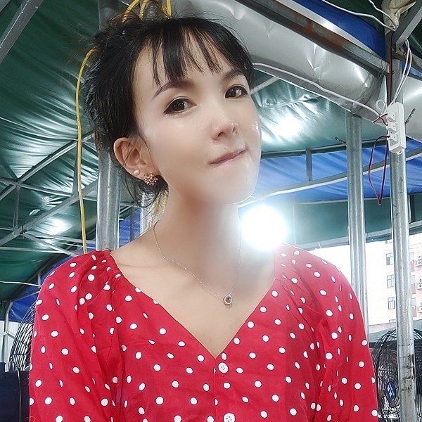 虚拟改变钻石的照片