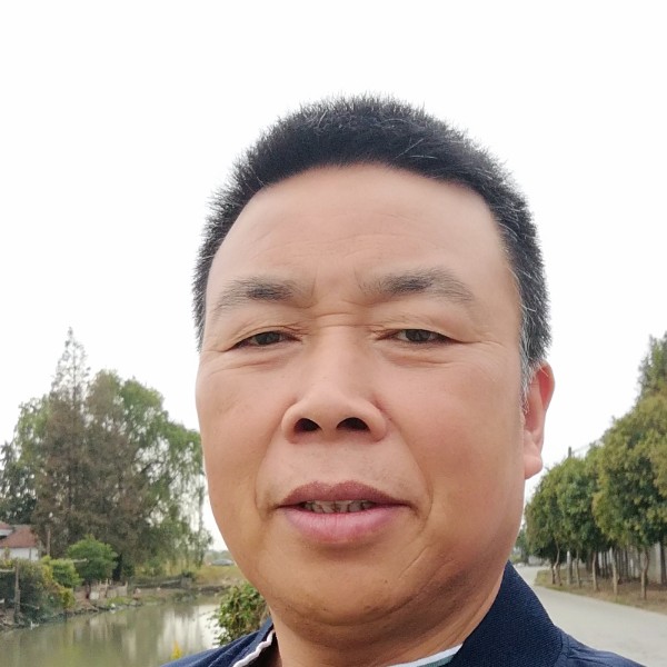 强健方小兔子的照片