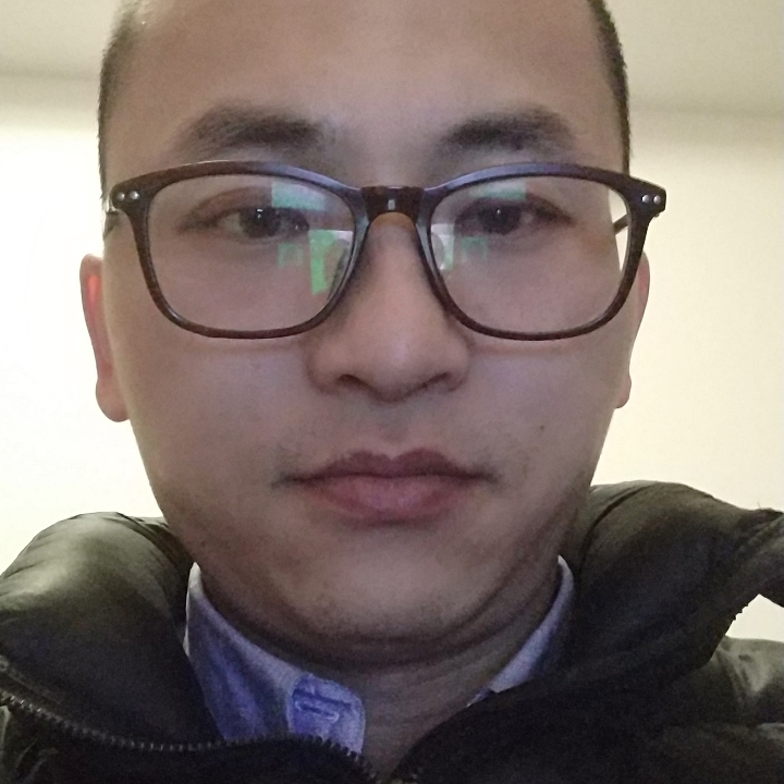 内向西装的照片