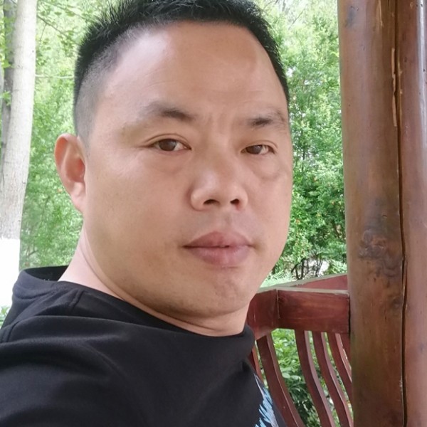 舒心拿向日葵的照片