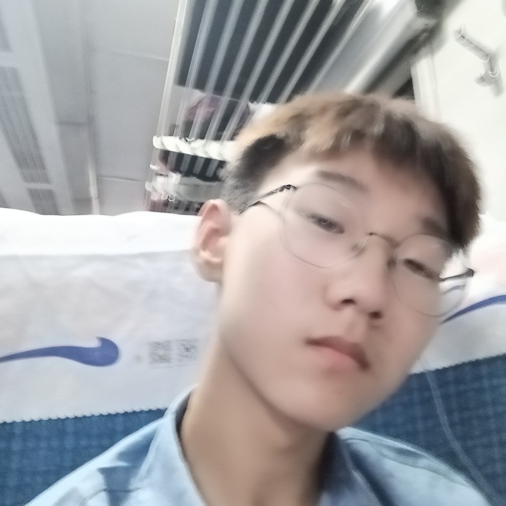 爱吃的小孩的照片