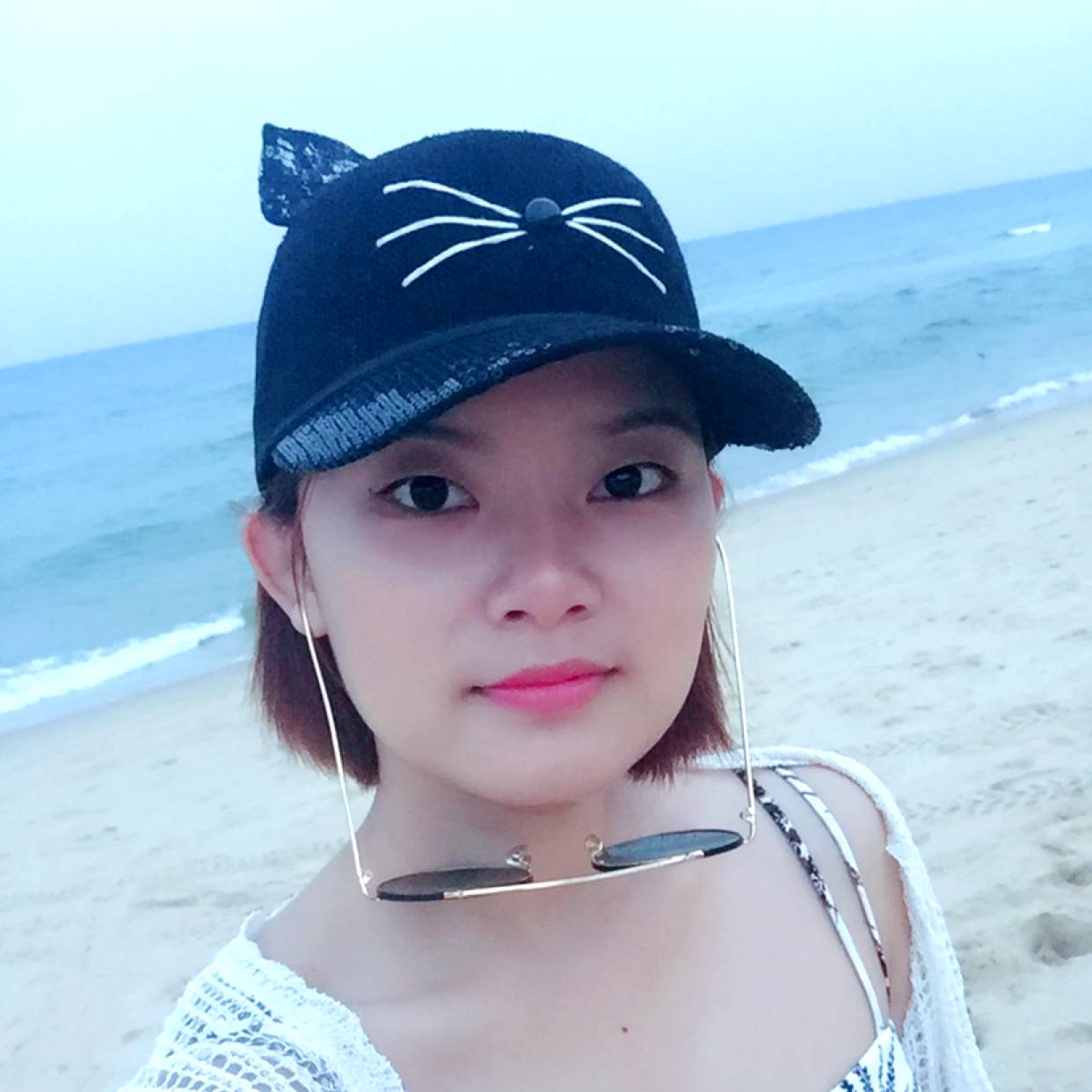 晨阳挽手光亮的照片