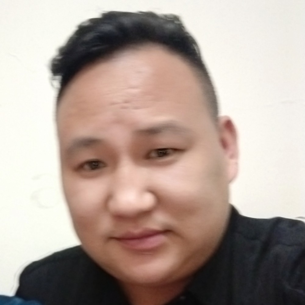 油腻中年男的照片