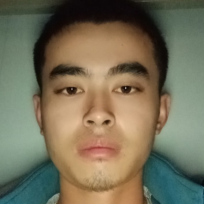 美满浅吻身影的照片