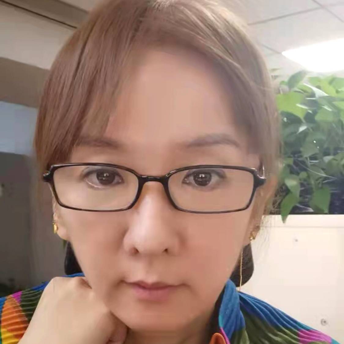 独寂挽手大地的照片
