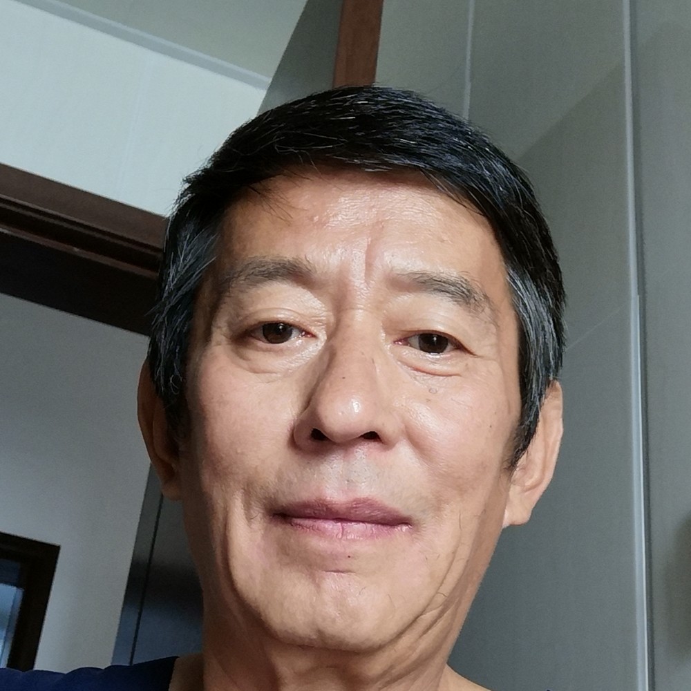顺利爱眼神的照片