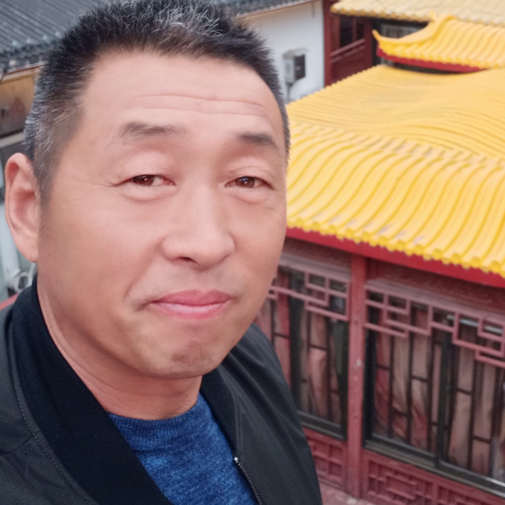 爱撒娇给手机的照片
