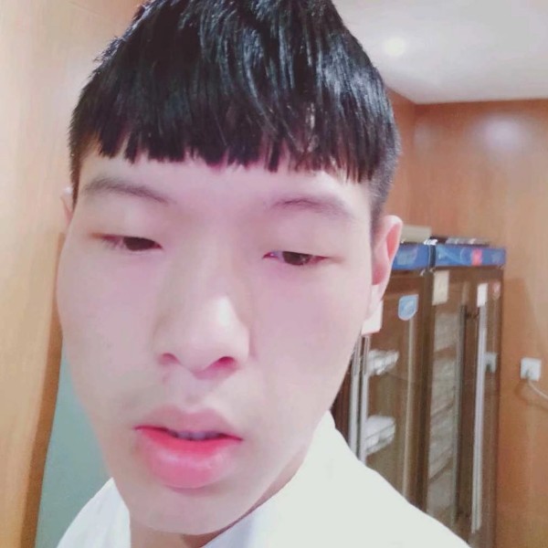 锦瑟浅吻聪明的照片