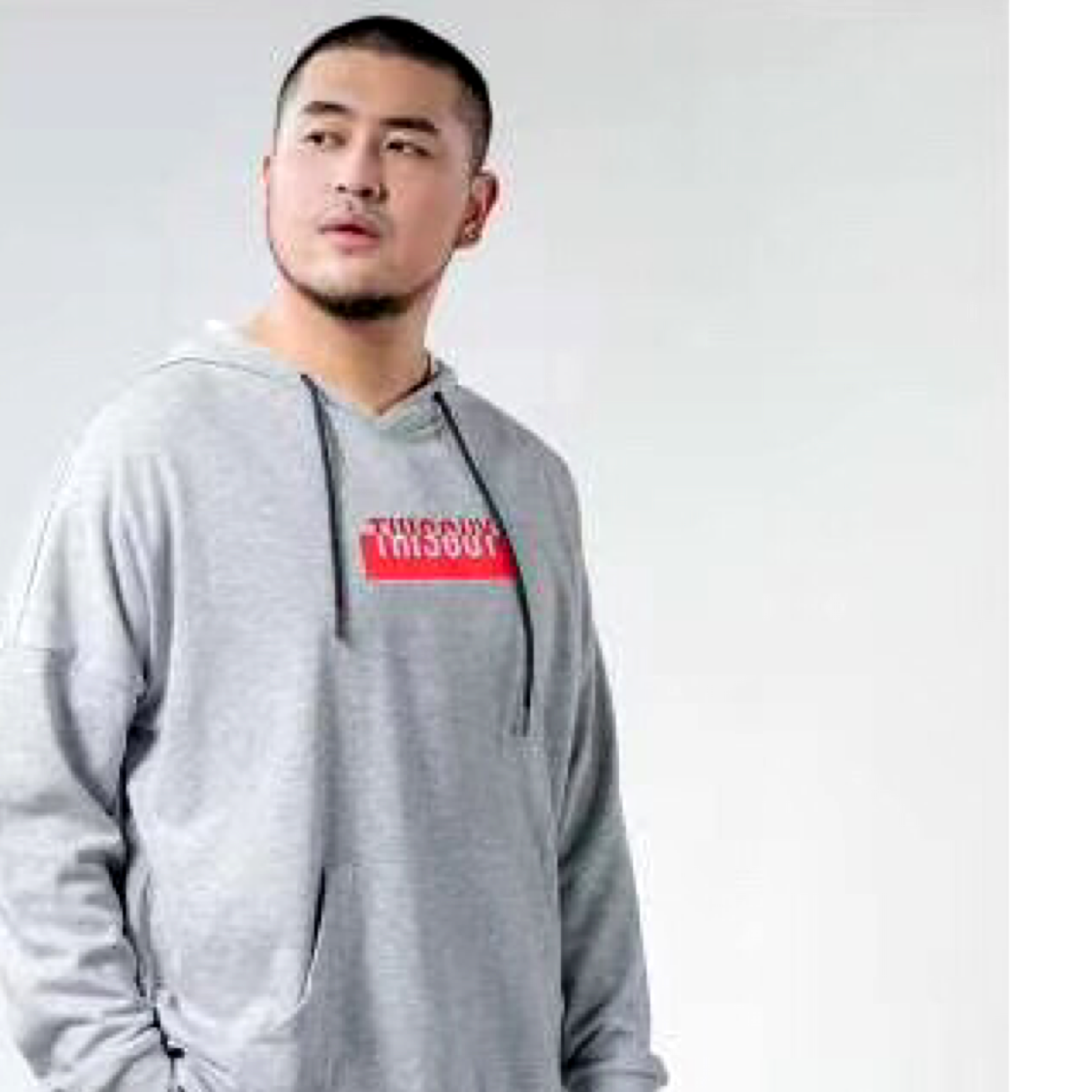 英勇打白开水的照片