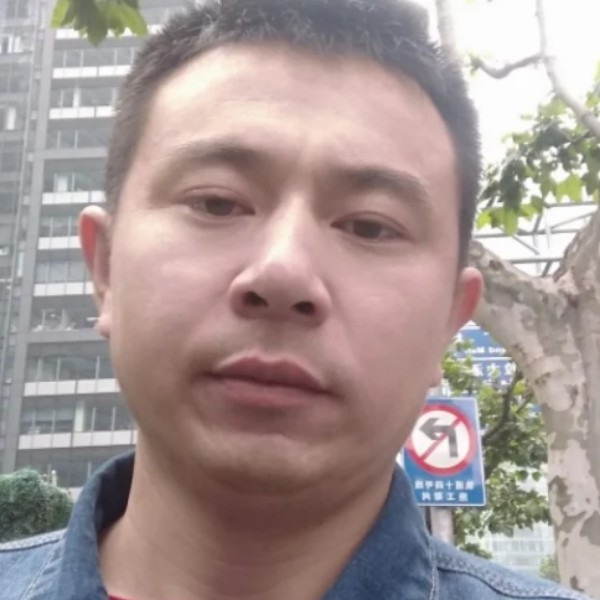 逐风挽手无垠的照片